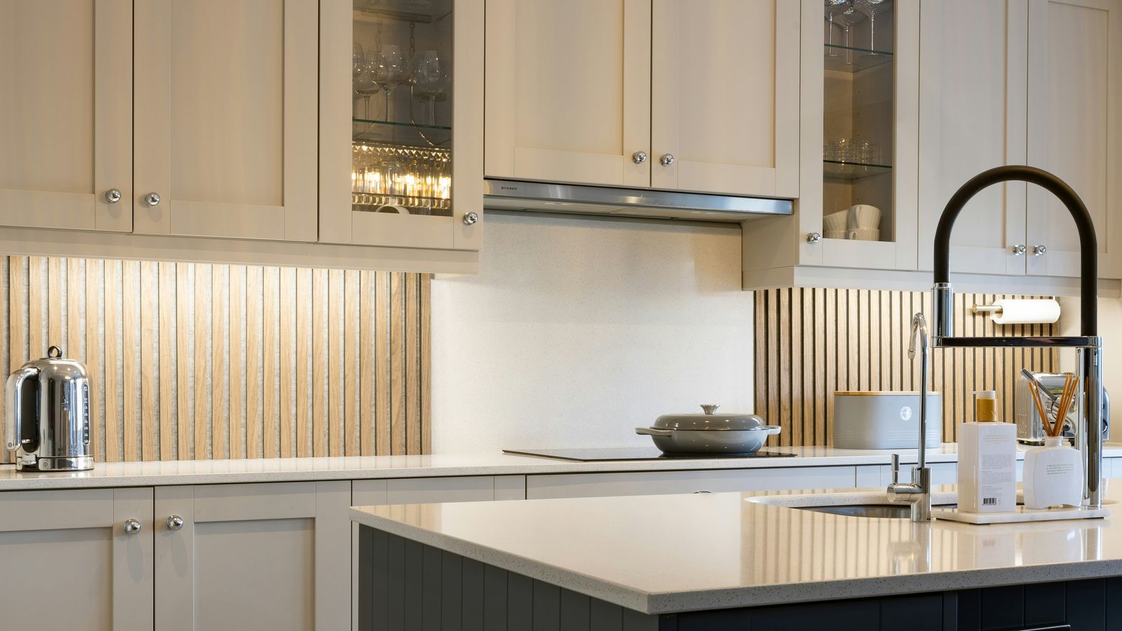 Fitted kitchen with shaker cabinets and island